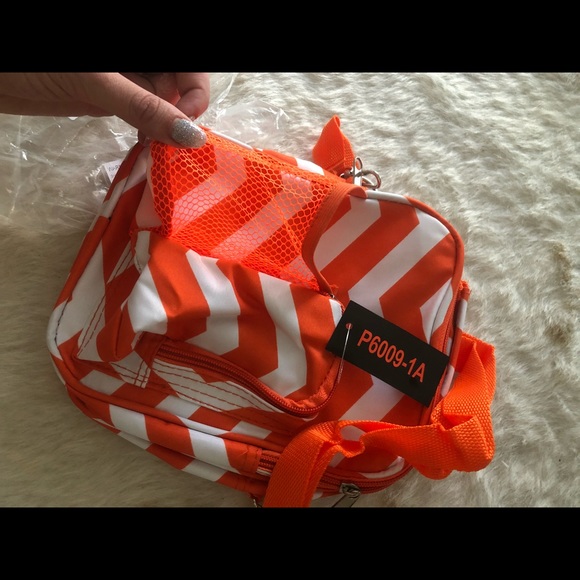 BNWT Chevron bag - Picture 3 of 3